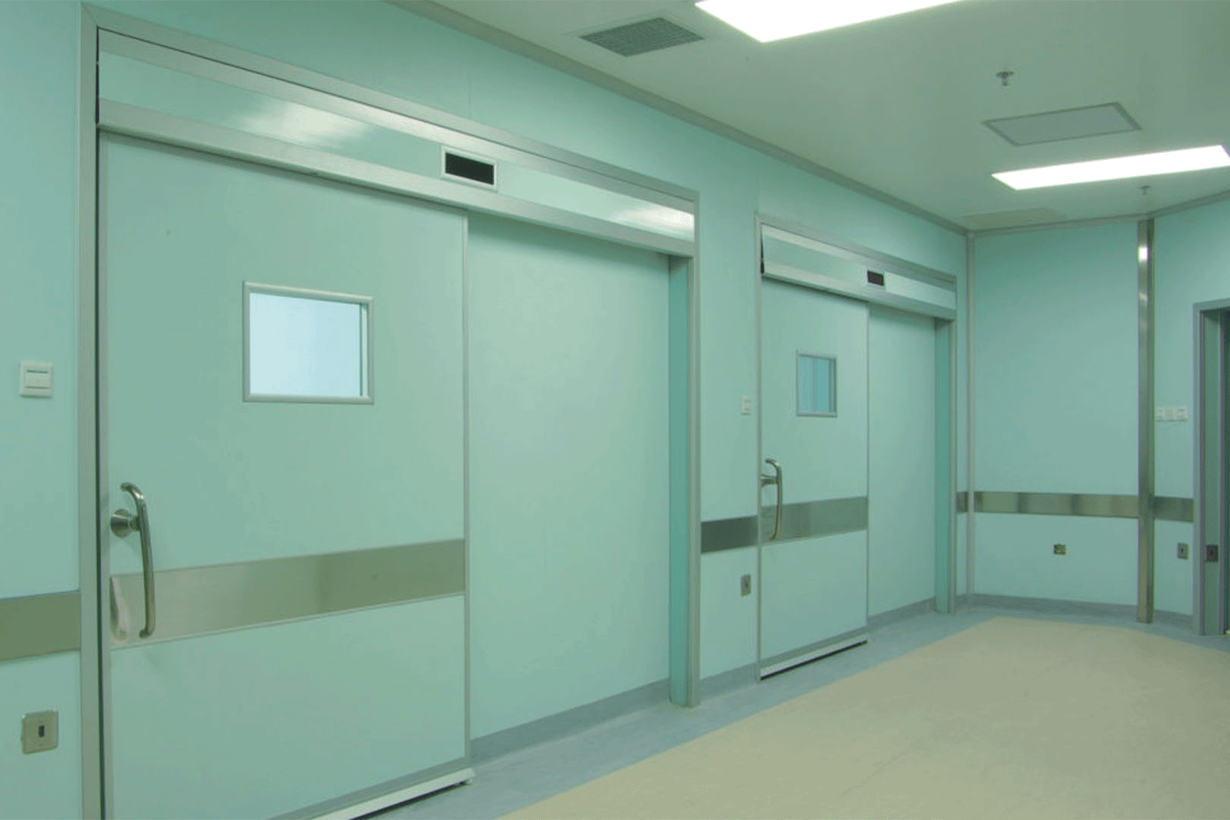 Двери для медицинских учреждений. Медицинские двери 1200х2100. Медицинские двери rw42db. Двери в операционную. Двери для операционных.